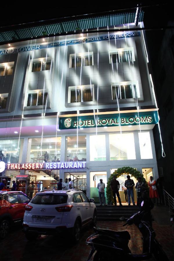 Hotel Royal Blooms Bangalore Exteriör bild