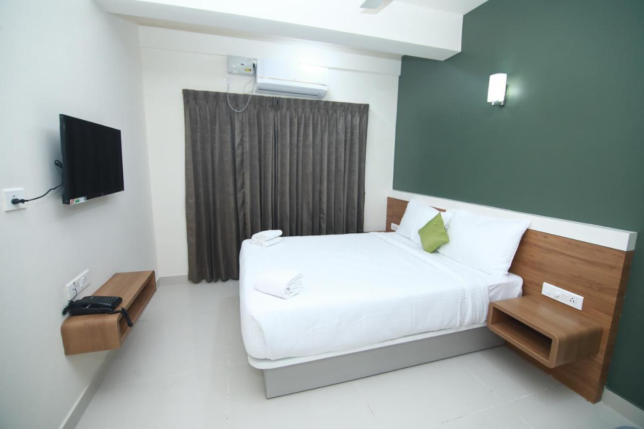 Hotel Royal Blooms Bangalore Exteriör bild