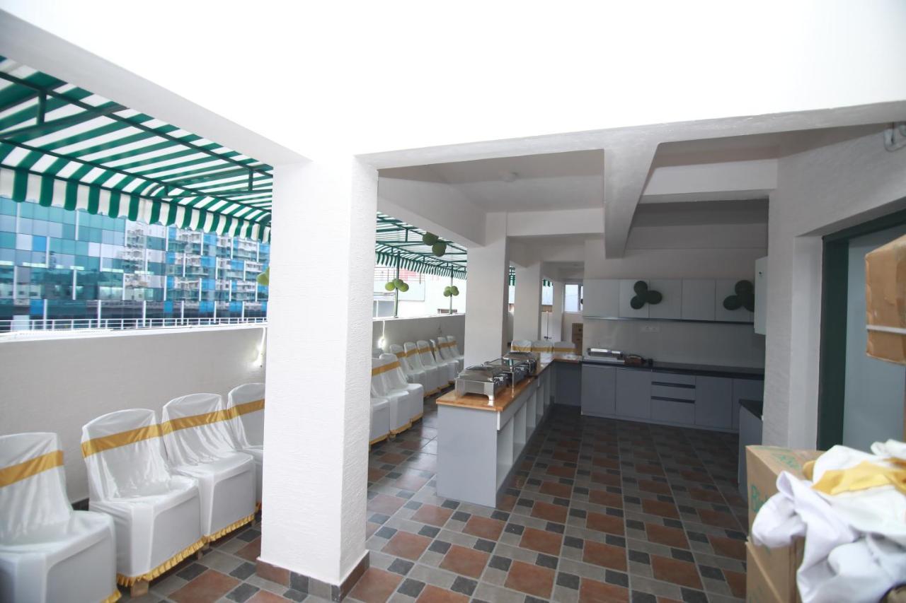 Hotel Royal Blooms Bangalore Exteriör bild