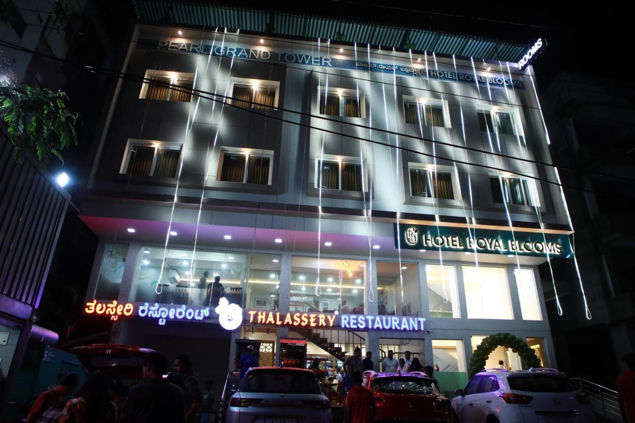 Hotel Royal Blooms Bangalore Exteriör bild